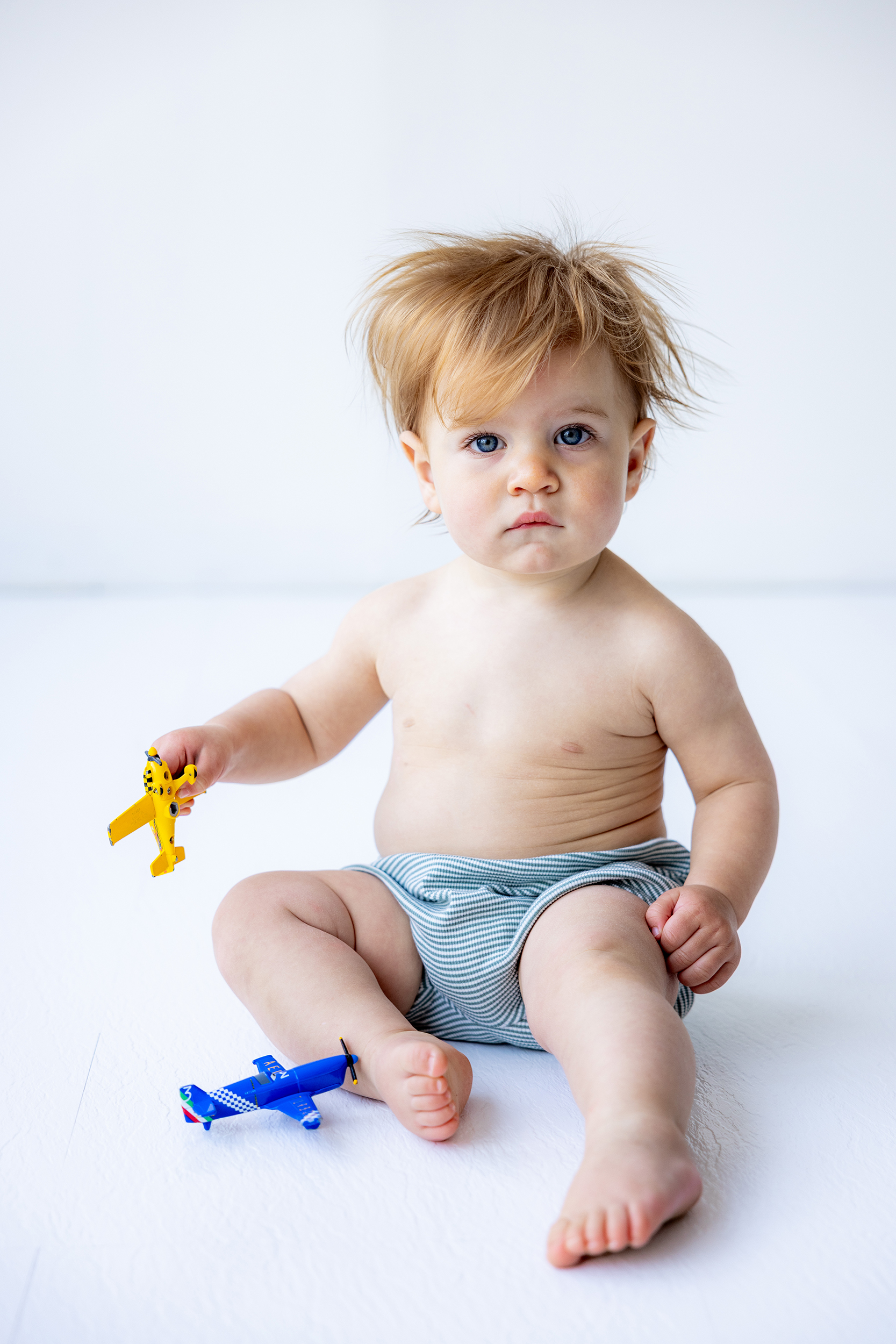 cake smash photo shoot in holland, michigan