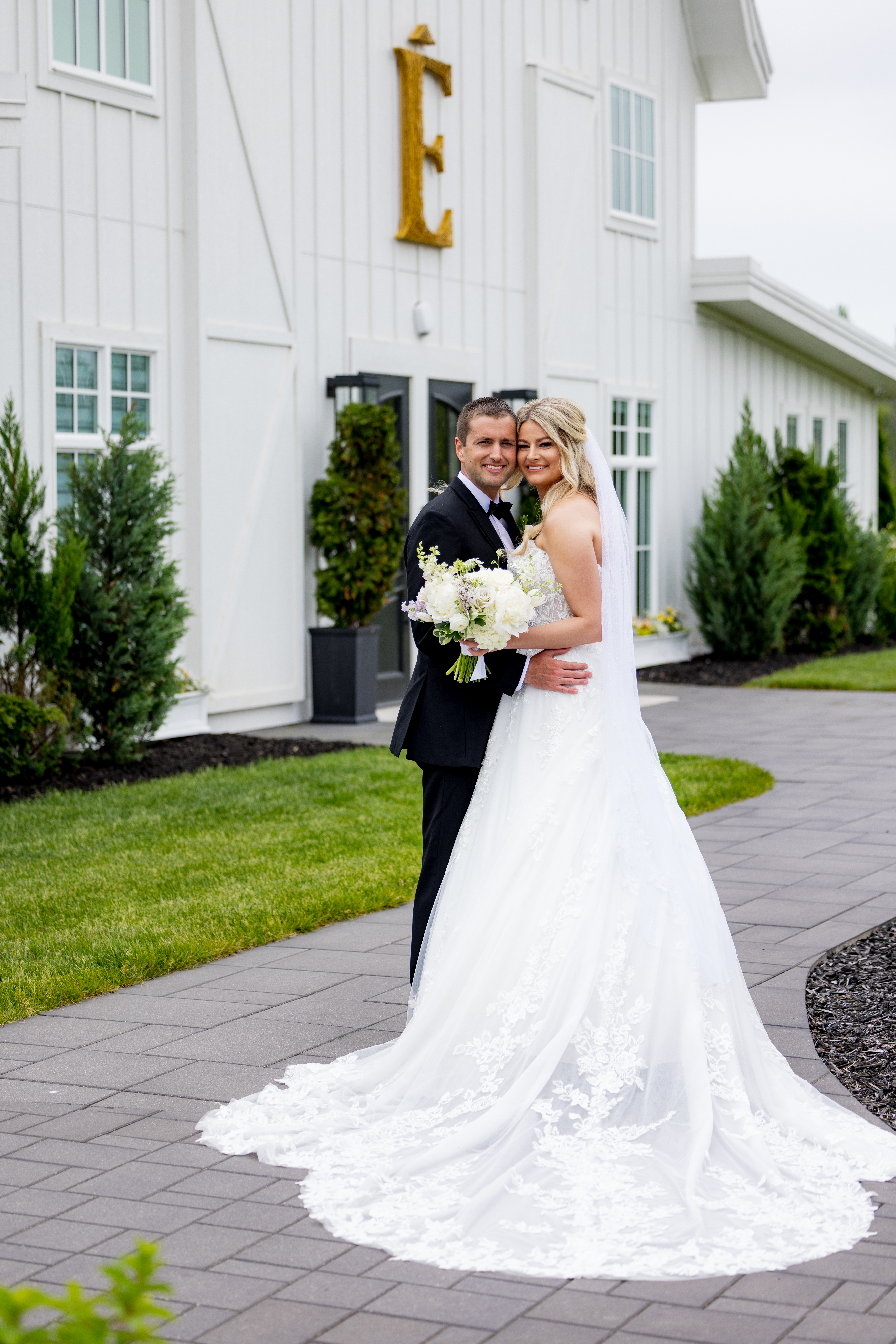 Bride and groom at Être Farms wedding venue in St. Joseph, Michigan. Romantic portrait of Cierra and Brandon at Être Farms wedding